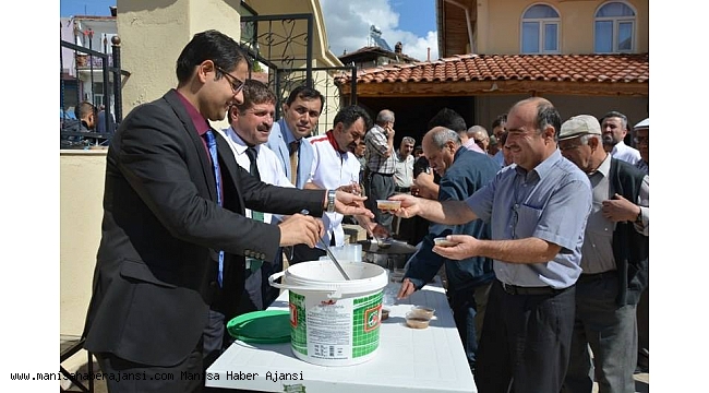 Selendi'de imamlar aşure dağıttı