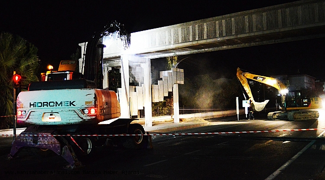 Türkeş'in açtığı üst geçit yıkıldı