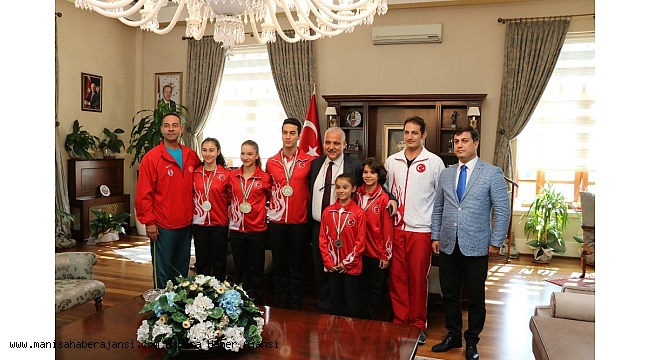 Vali Güvençer'den altın çocuklara bisiklet
