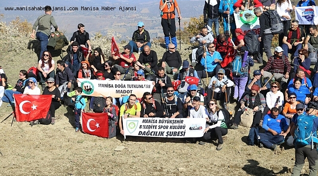 Ata'yı anmak için tırmandılar