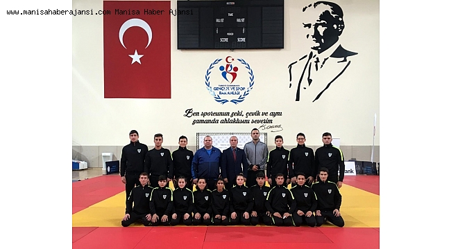 Büyükşehirli sporculardan minderde büyük başarı