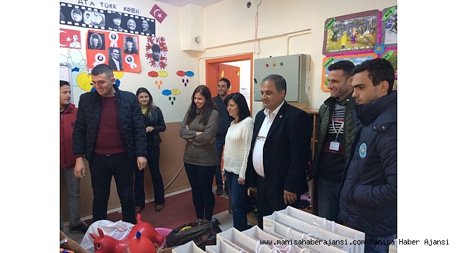 Kreş öğrencilerinden ilkokul öğrencilerine destek
