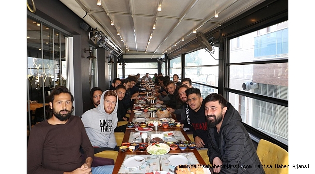 Manisa BBSK'lı futbolculara 12 Bingölspor maçı öncesi moral