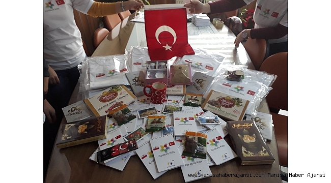 Manisalı öğrencilerden Polonyalı proje ortaklarına hediye