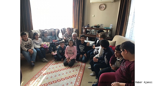 Öğretmenlerinin öğretmenini ziyaret ettiler