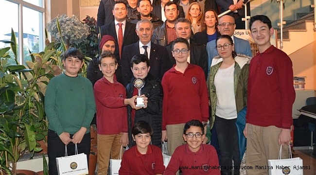 Salihli'de geleceğin bilim adamlarına ödül