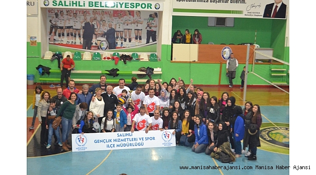 Salihli'de '24 Kasım Voleybol Turnuvası' düzenlendi