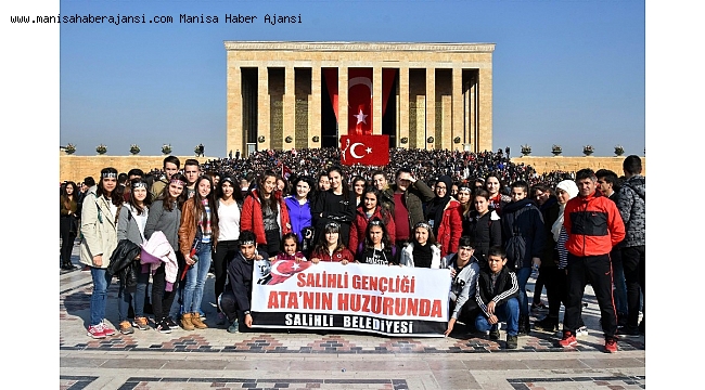 Salihlili gençler Anıtkabir'i ziyaret etti