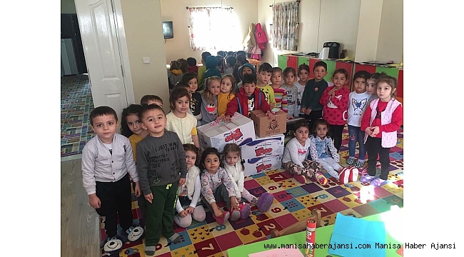Yaşları küçük gönülleri büyük