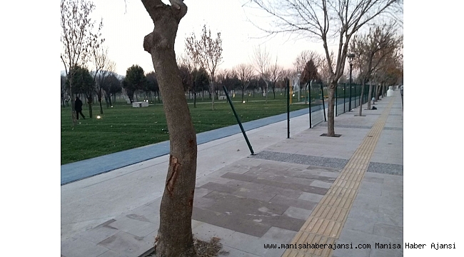 Büyükşehir yapıyor kimliği belirsiz kişiler yıkıyor