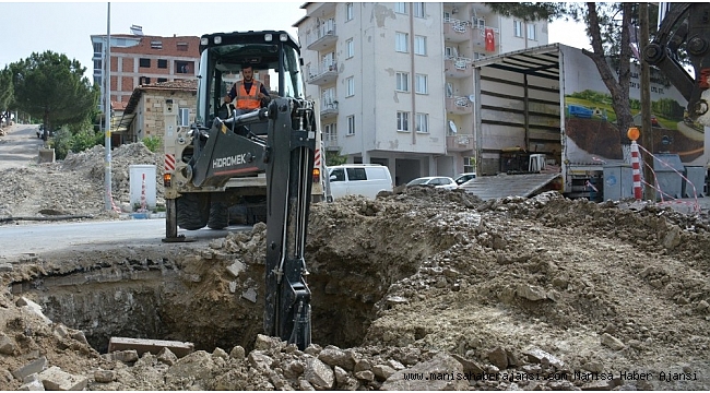Gördes'e 7 buçuk kilometrelik yağmursuyu hattı döşeniyor