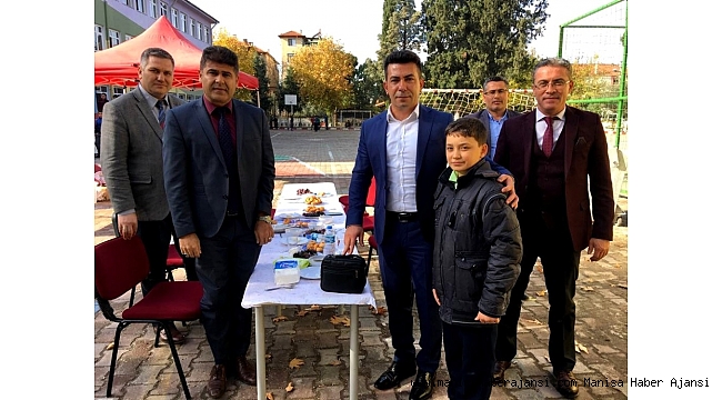 Kaymakam Kılınç'ta başarılı öğrenciye laptop