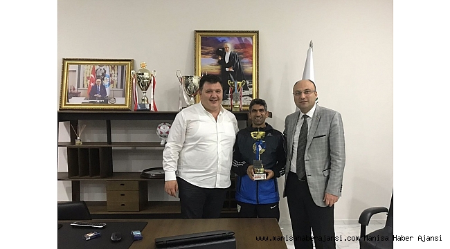 Manisa BBSK Başkanı Aktan maraton sporcusu Bayram'ı tebrik etti