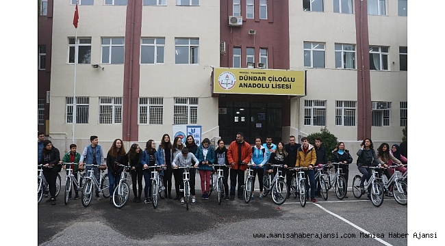 Mülteci öğrencilerle birlikte bisiklet sürdüler