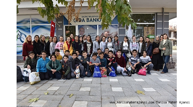 Ortaokul öğrencilerinden sosyal markete destek