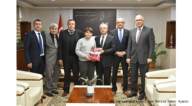 Salihlili öğrenci Türkiye üçüncüsü oldu