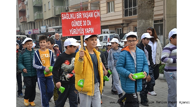 Saruhanlı'da öğrenciler sağlıklı yaşam için yürüdü
