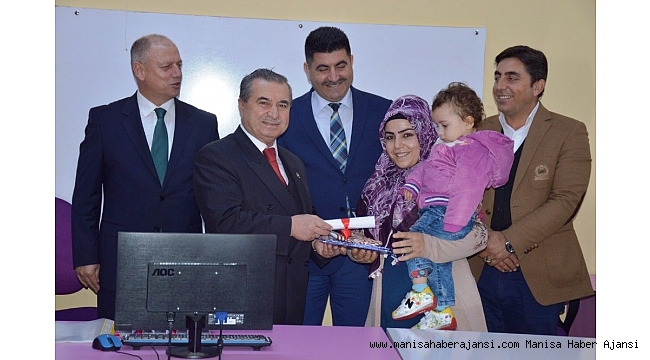 Sertifikalarını almaya çocuklarıyla geldiler