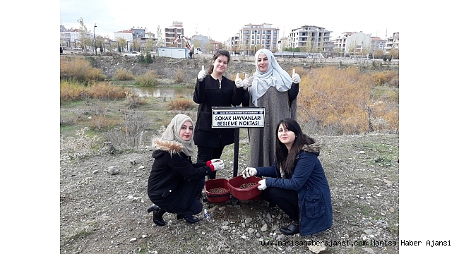 Üniversiteli öğrencilerden örnek davranış