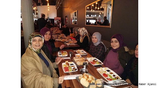 Vali Güvençer ve eşi öğrencilerle kahvaltıda buluştu