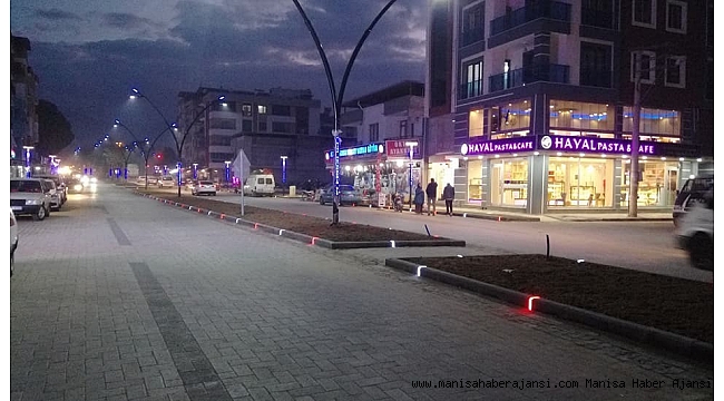 Yenilenen bulvar geceleri de ışıl ışıl oldu
