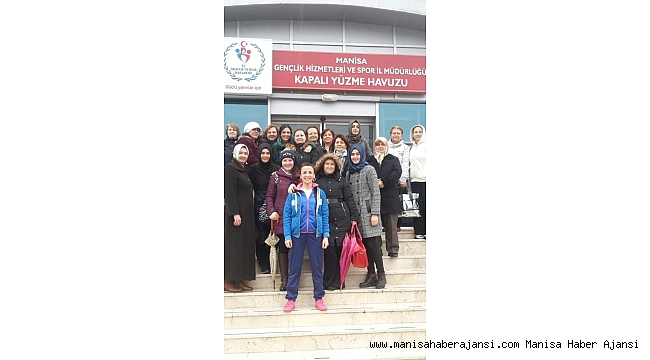 Yunusemre'de bayanlara yüzme kursu