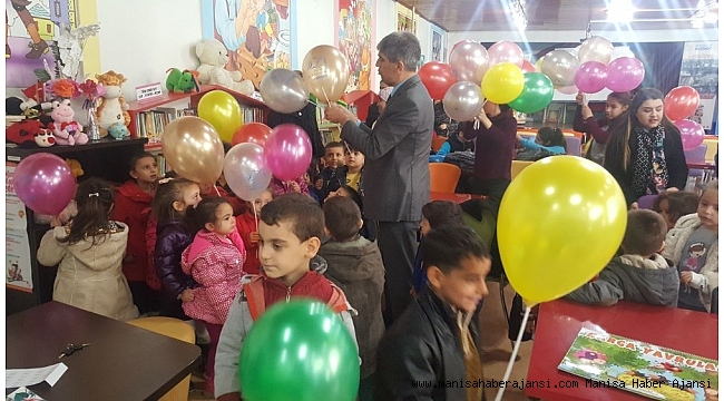 Yunusemreli minikler Kitapsaray'ı gezdi