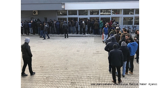 Akhisarlılar yeni stat kombineleri için uzun kuyruklar oluşturdu