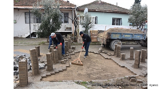 Alaşehir'de olumsuz hava şartlarına rağmen hizmet devam ediyor