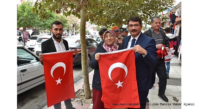 Başkan Çelik'ten Manisalılara bayrak çağrısı