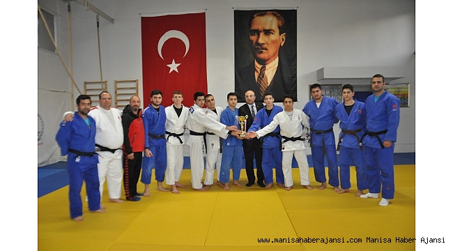 Manisa&#039;nın adını Süper Lige yazdıran şampiyonlara ödül