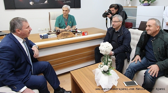 Milletvekili Özdağ'dan kahraman ambulans şoförüne ziyaret