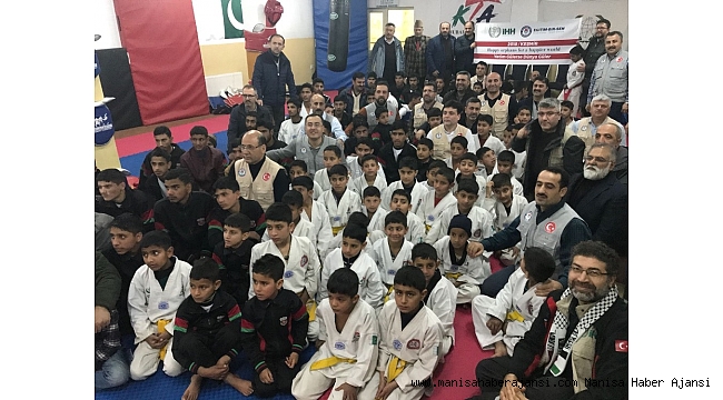 Pakistanlı yetimlerden Mehmetçiğe dua