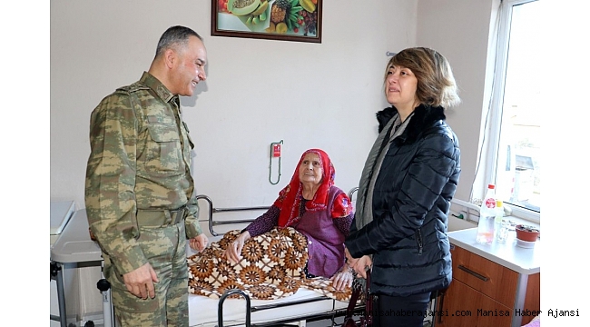 Tugay komutanı ve eşinden huzurevi sakinlerine ziyaret
