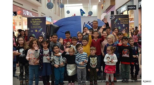Yunusemre Belediyesinden öğrencileri sevindiren karne hediyesi