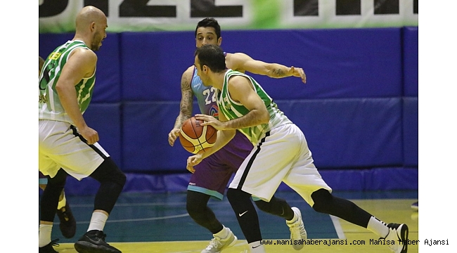 Akhisarlı devler evinde Afyon'u farklı yendi