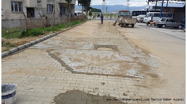 Alaşehir Galericiler Sitesinde kilit parke çalışmaları devam ediyor