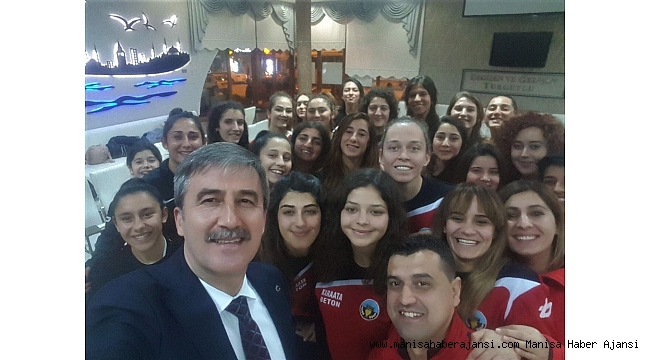 Başkan Şirin'den kadın futbol takımına destek