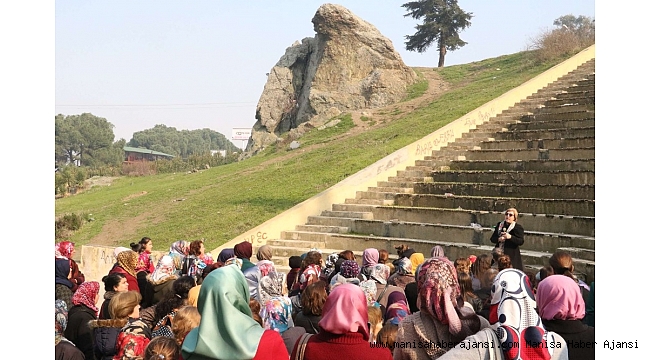 Kadınlar Manisa'yı gezdi