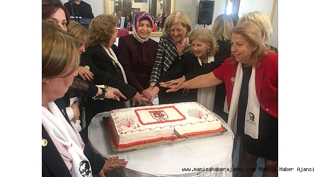 Manisa'da öğrenciler yararına çay partisi