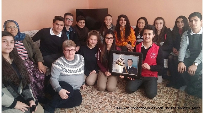 Öğrenciler şehit ailesini ziyaret etti