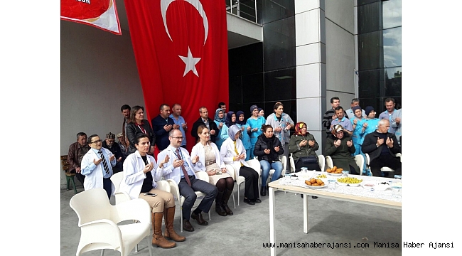 Temizlik personeli şehitler için lokma döktürdü