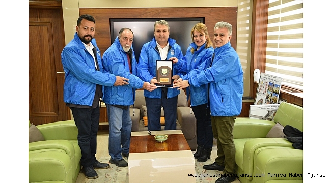 Doğaseverlerden Başkan Çerçi'ye plaket