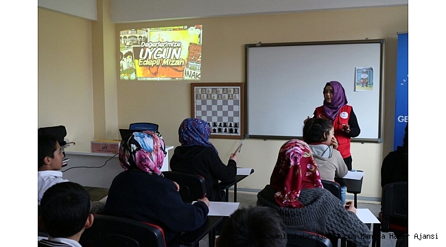 Gençlik merkezinde 'Karikatür ve mizah' eğitimi