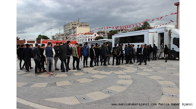 Kan vermek için kuyruk oluşturdular