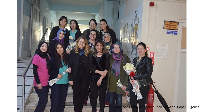 Kula AK Parti hastane personelinin bayramını kutladı
