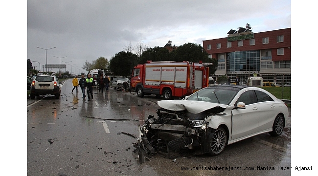 Manisa'da zincirleme trafik kazası: 6 yaralı