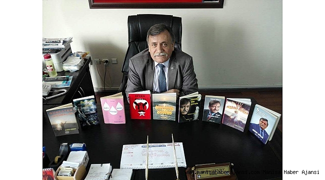Okul müdürü, 9'uncu şiir kitabını çıkardı