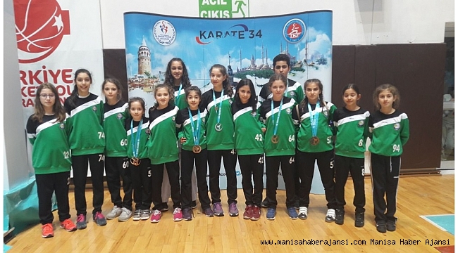 Salihlili karateciler İstanbul'dan 8 madalyayla döndü