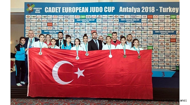 Salihlili milli judoculardan bronz madalya